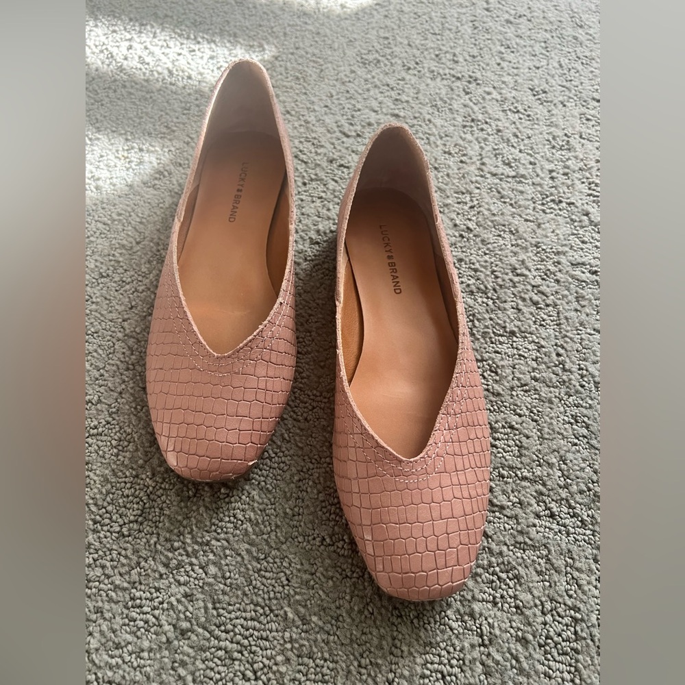 Lucky Brand Light Pink flat shoe